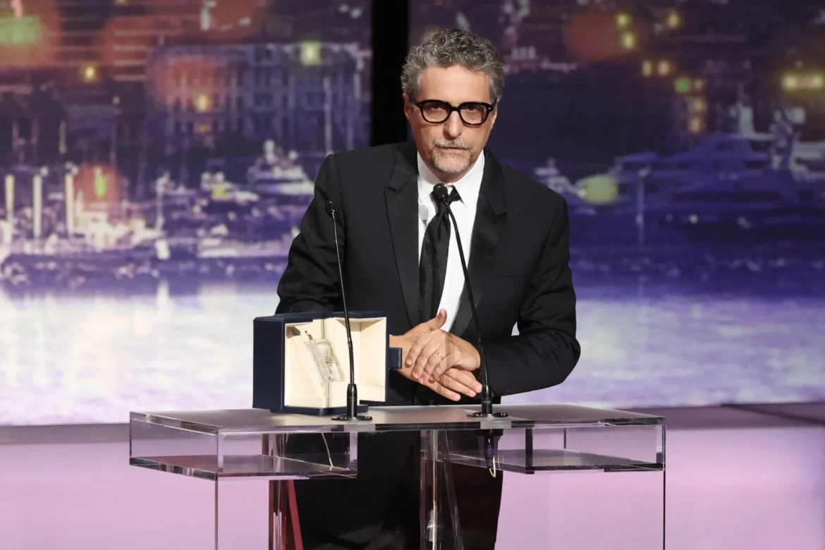 Wagner Moura e Kleber Mendonça Filho são melhor ator e diretor em Cannes com 'O Agente Secreto'