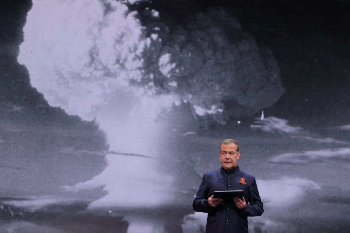 Medvedev alerta Trump para risco de &ldquo;Terceira Guerra Mundial&rdquo; ap&oacute;s coment&aacute;rios sobre Putin