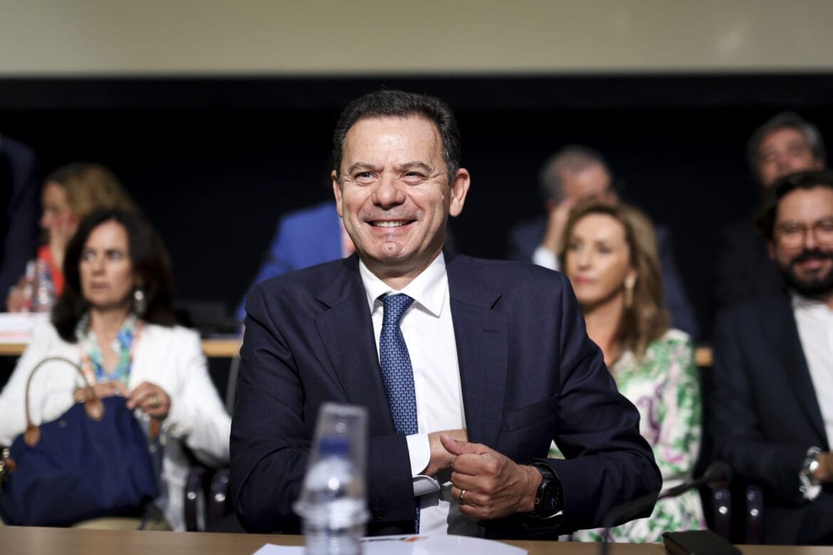 Montenegro prop&otilde;e ao Conselho Nacional apoio a Marques Mendes nas presidenciais