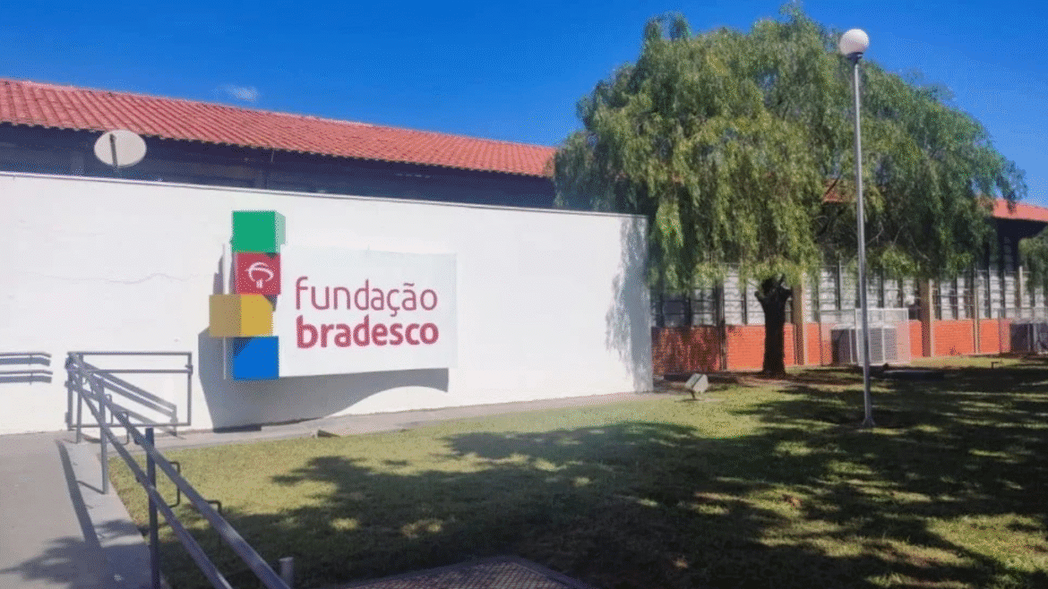Fundação Bradesco e Microsoft Lançam 4 Cursos Gratuitos de Inteligência Artificial com Certificado - Conecta professores