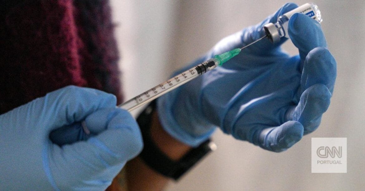 Autoridades de saúde dos Estados Unidos aprovam primeira vacina contra VIH-SIDA