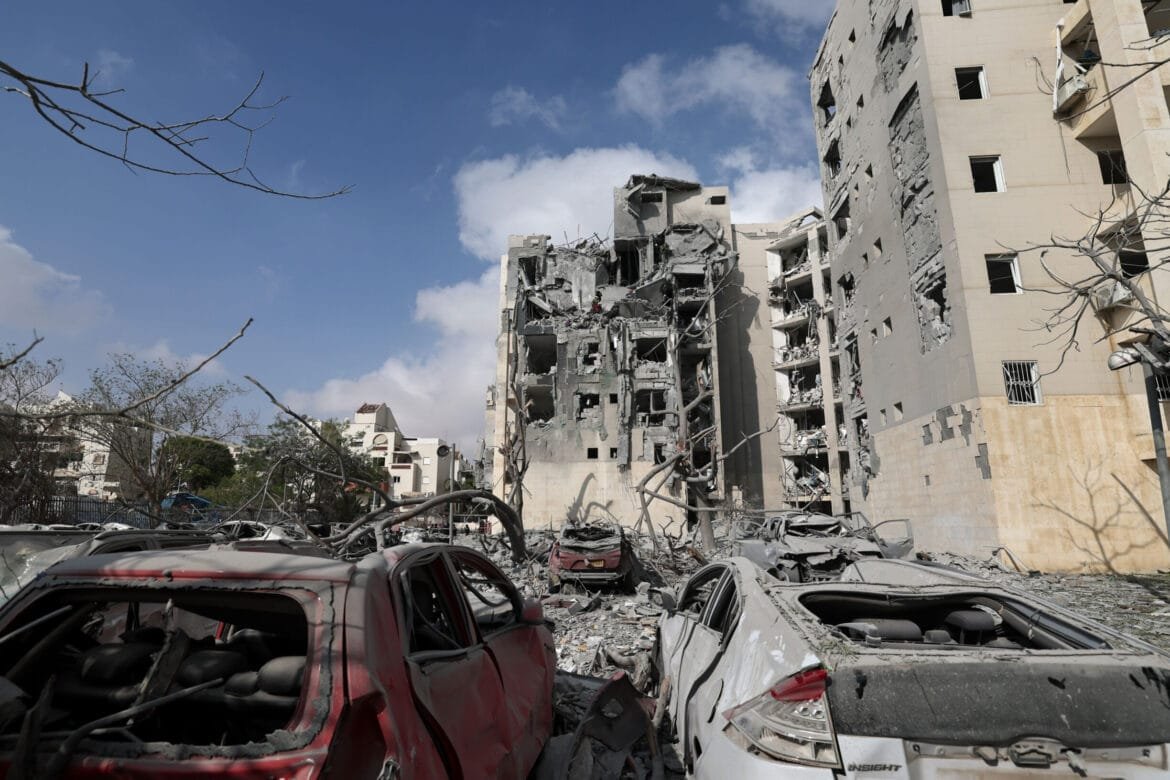 Ir&atilde;o ataca ap&oacute;s an&uacute;ncio de cessar-fogo por Trump