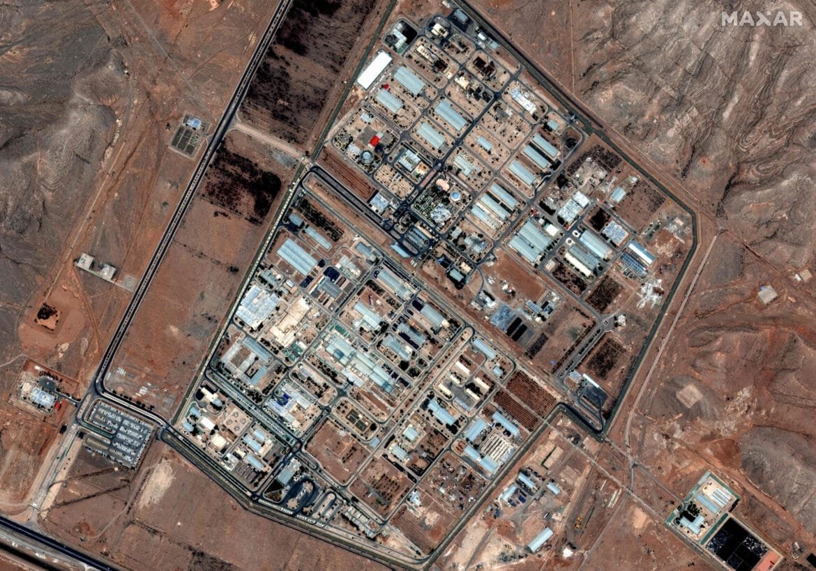 Israel atacou "em grande escala&rdquo; central nuclear de Isfahan