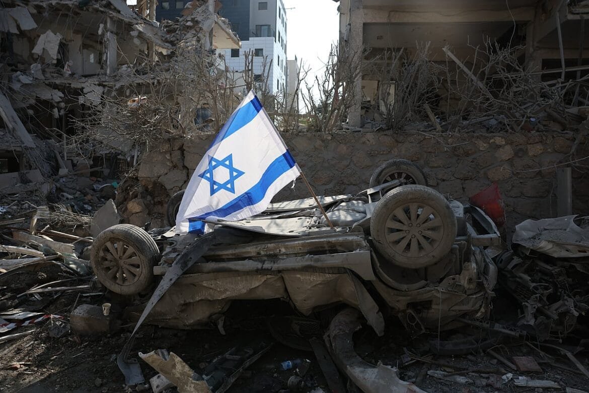 Netanyahu promete atacar "todos os locais e alvos do regime iraniano".
Trump revela conversa com Putin