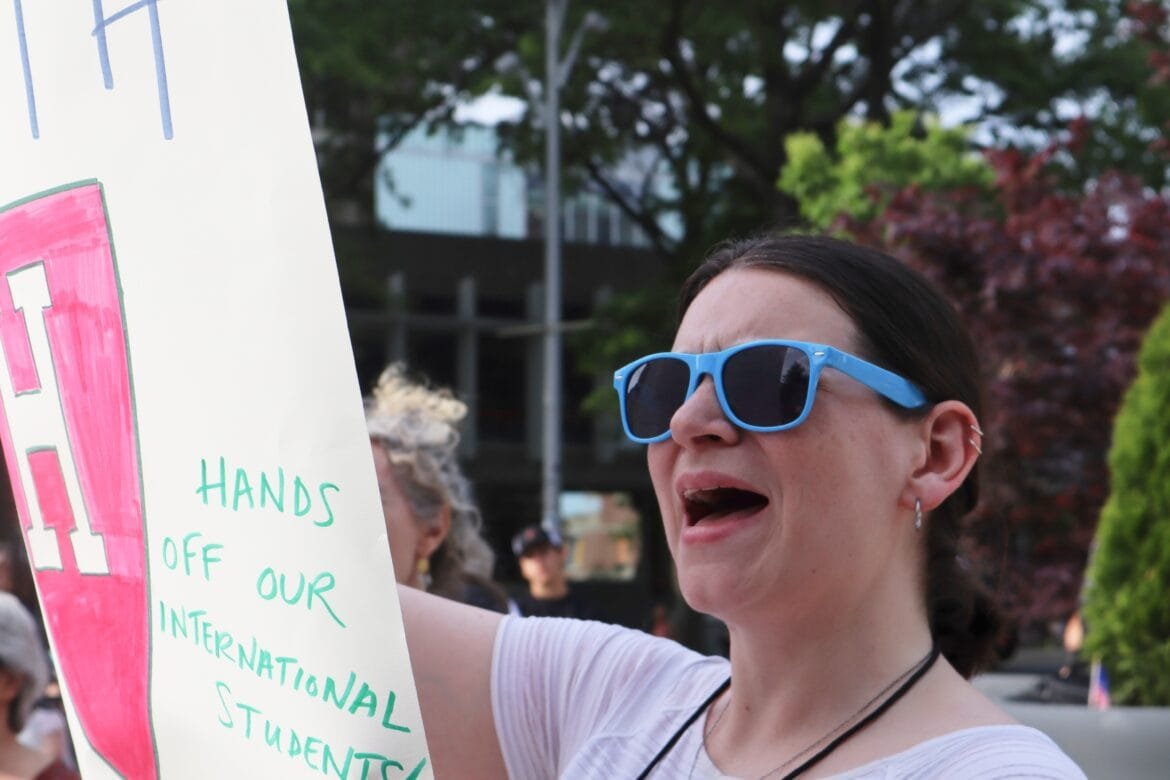 Os estudantes chineses rejeitados nos EUA e na China por temores de que sejam espiões