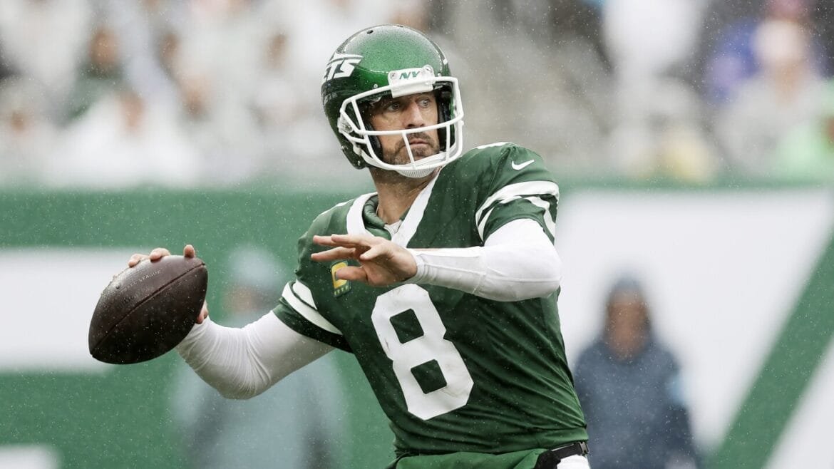 Steelers sign Aaron Rodgers, pending a physical