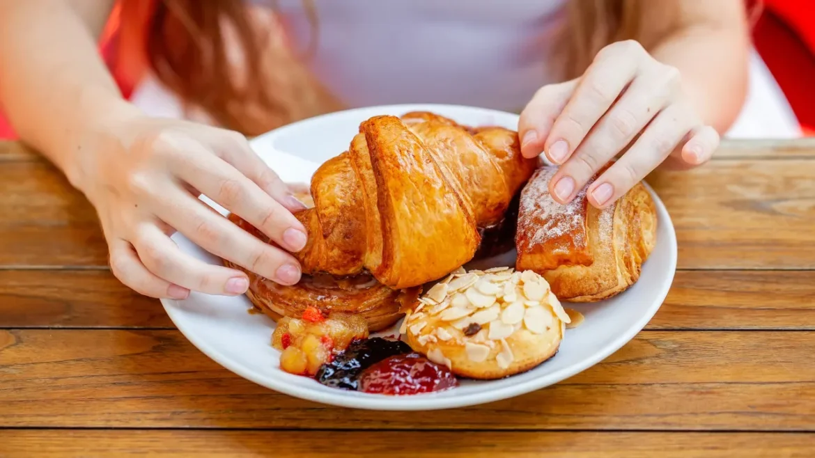 O erro ao pequeno-almoço que está a deixá-lo com fome poucas horas depois