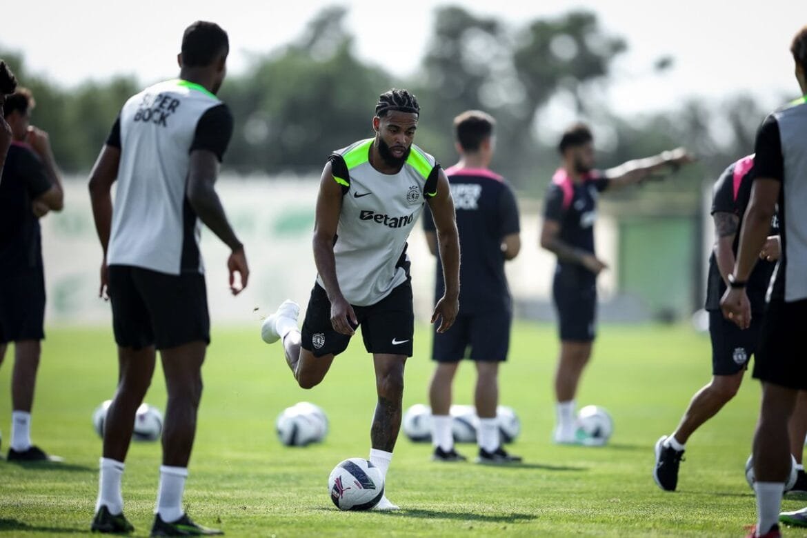 As imagens do primeiro treino do Sporting (e já com bola!) | Abola.pt | Abola.pt
