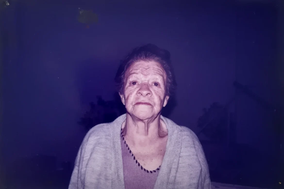 Favela da Nova Holanda: o canto cheio de mistério da Enedina - ICL Notícias