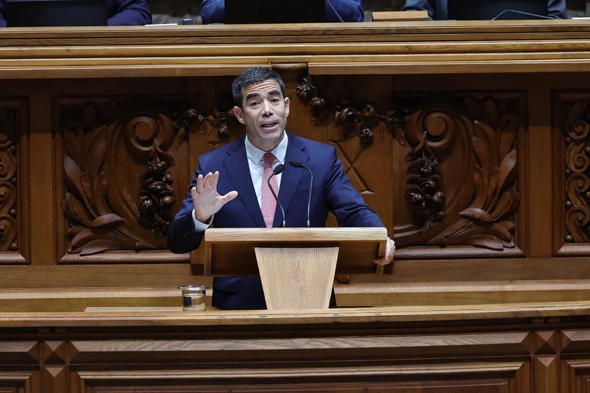 Governo quer "mudar o paradigma do passado" de "venham à vontade e logo se vê"