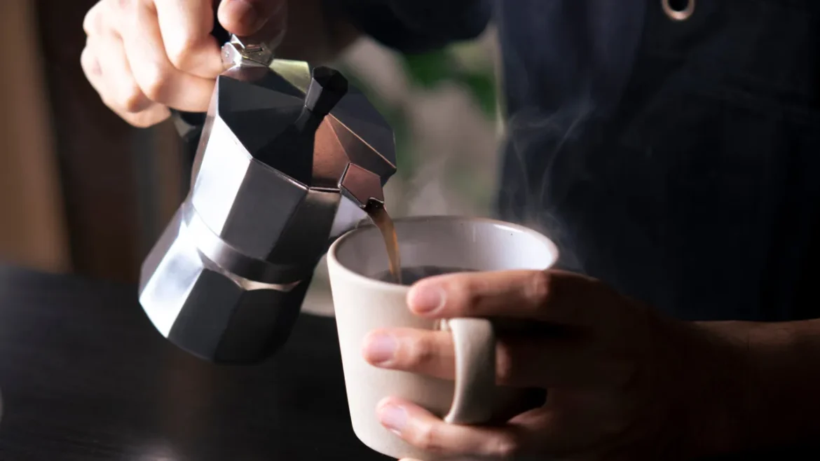 Há uma maneira de beber café que o pode ajudar a viver mais